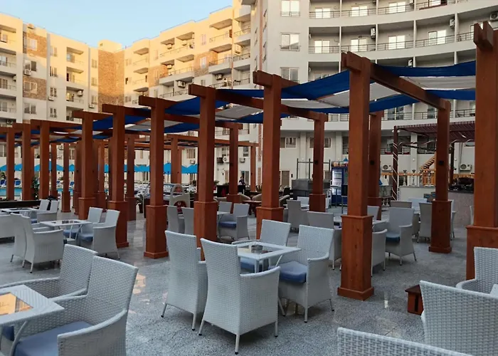 Tiba Golden With Pool View Steps From Sea Apart Otel
