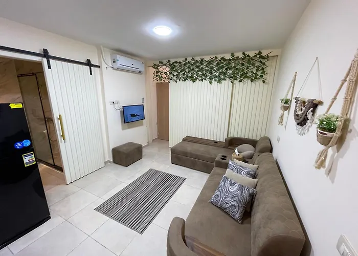 Tiba Golden With Pool View Steps From Sea