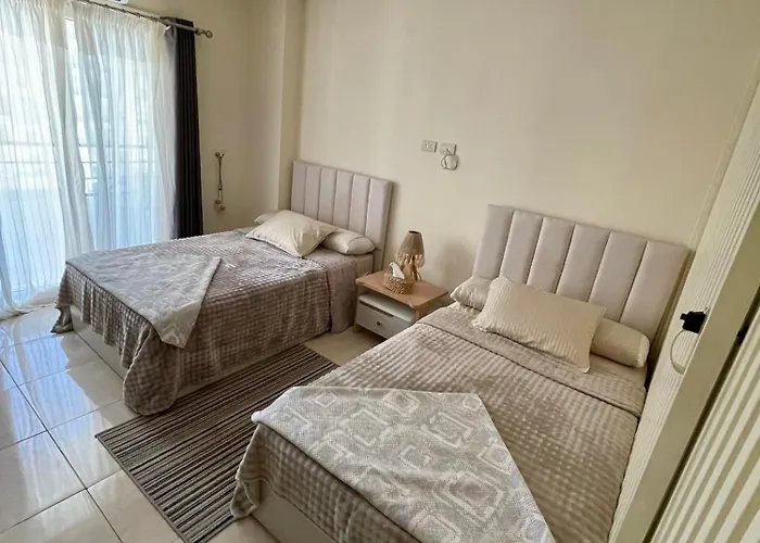 Tiba Golden With Pool View Steps From Sea Hurgada