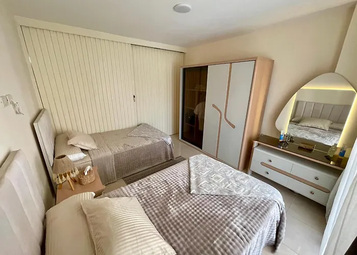 Tiba Golden With Pool View Steps From Sea Hurgada